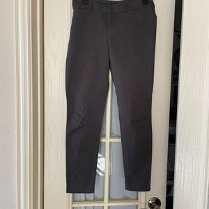 Old Navy dark gray pixie pants size 2. Like new